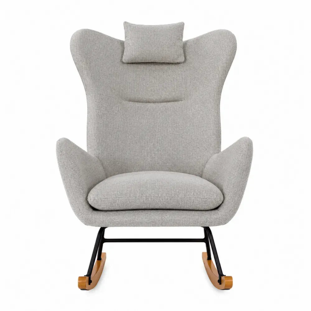 silla mecedora tapizada tejido poliéster gris respaldo alto con cojín estructura de acero negro y madera patas curvas altura 90 cm ancho 75 cm profundidad 95 cm
