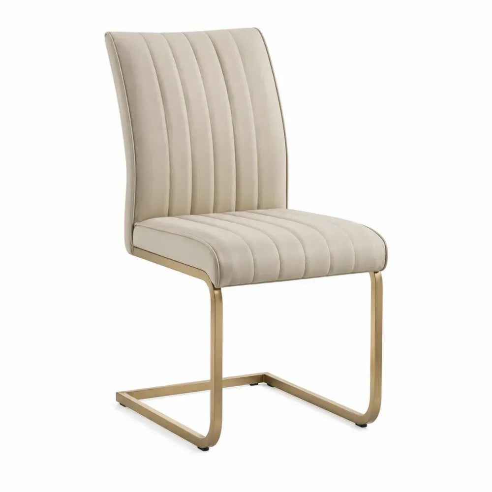 Silla de comedor tapizada en PU beige con base trineo de acero dorado 45 x 60 x 95 cm
